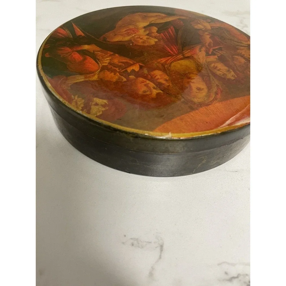 Madonna Mother Mary Round Lidded Lacquer Trinket‎ Dresser Box